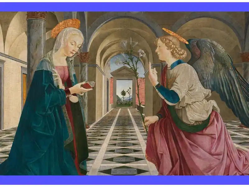 Immagine di una scenografia luminosa e suggestiva per le celebrazioni dell'Annunciazione del Signore, con fiori freschi e candele accese in una chiesa decorata in modo festoso.