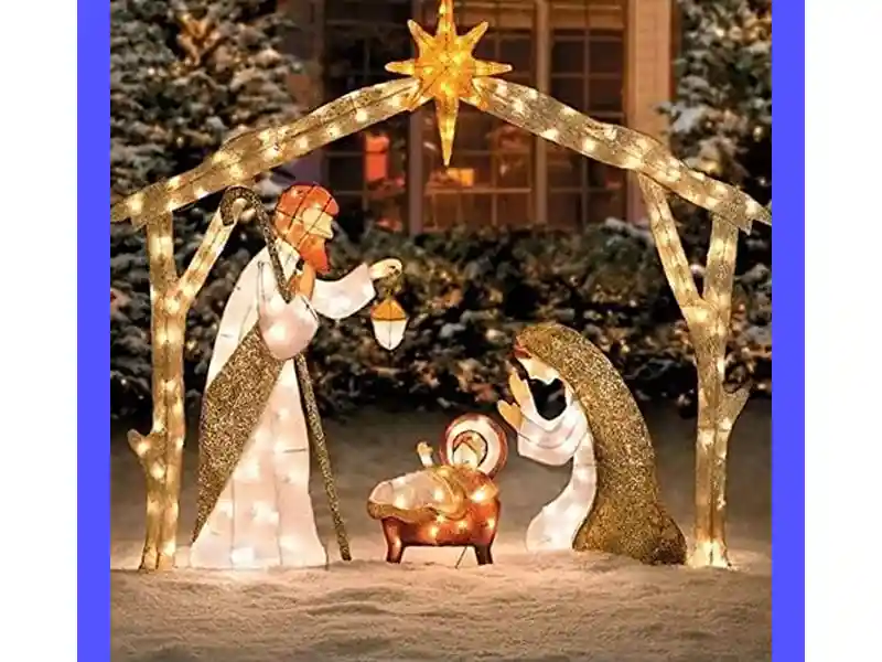 Un'immagine di una famiglia riunita intorno a un presepe illuminato, decorato con luci colorate e figurine rappresentanti la nascita di Gesù. Un momento intimo e speciale per celebrare la nascita del Salvatore.