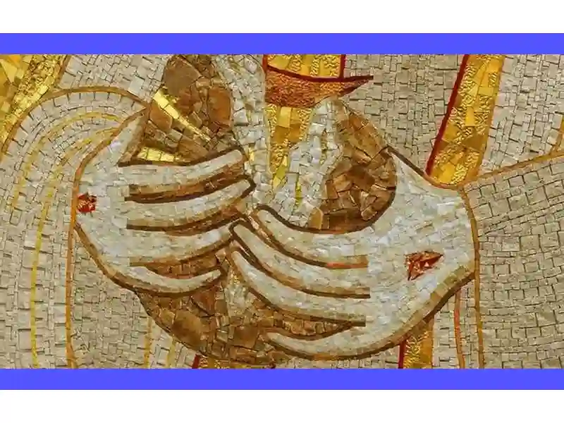 Un momento di profonda unione spirituale con Dio attraverso le preghiere eucaristiche, simbolo di fede e devozione.