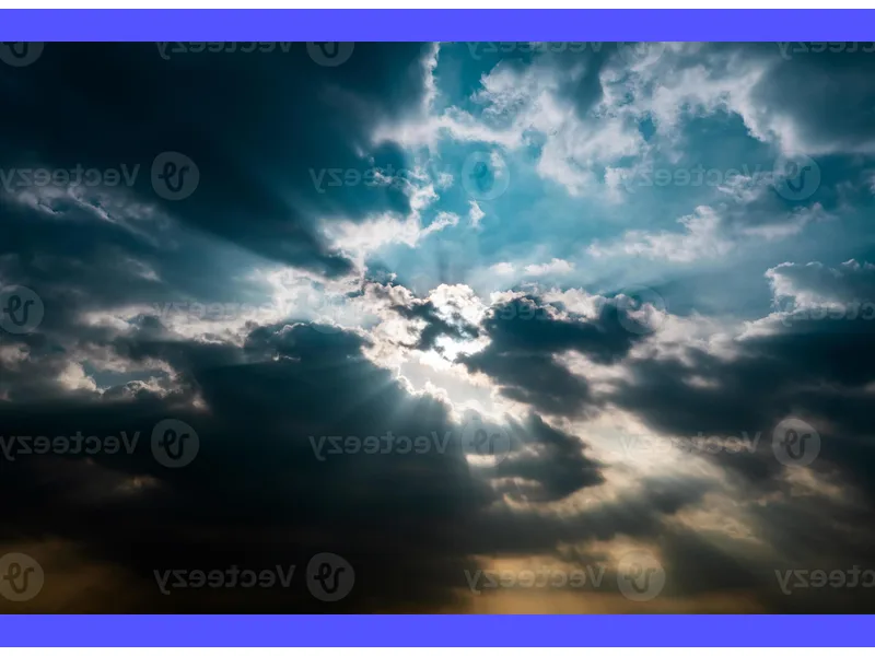 Immagine di un cielo sereno con raggi di sole che filtrano tra le nuvole, simboleggiante la speranza e la fiducia nelle preghiere miracolose per ottenere grazie impossibili.