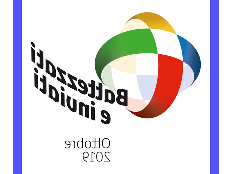 Bambini che pregano insieme con un sorriso, imparando dalla spiritualità attraverso gesti semplici e sinceri di devozione. Aprendo il cuore alla fede con tenerezza e gratitudine, guidati verso una crescita spirituale luminosa e autentica.