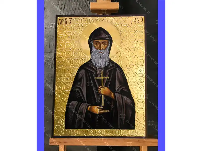 Immagine illustrativa di un'icona di San Charbel con una luce divina che emana guarigione e protezione, simbolo di speranza e fede nelle preghiere per guarigioni straordinarie.