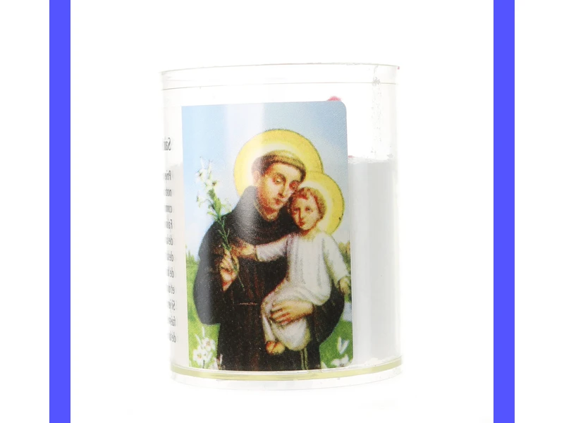 Sant'Antonio, patrono delle famiglie, unisce con la preghiera colori vivaci e la luce soffusa della candela in un momento di devozione domestica.